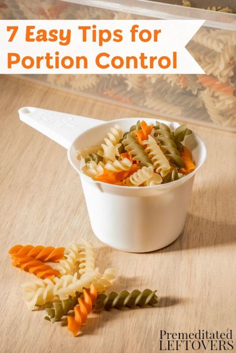 Managing portion sizes is essential for achieving weight loss and improving your health. Use these 7 Easy Tips for Portion Control at your next meal. Diet tip | fitness guide | healthy living life hack. Meal Portions For Women, Portion Distortion, Carb Cycling Meal Plan, Dieting Tips, Calorie Count, Fitness Guide, Healthy Life Hacks, Carb Cycling, Portion Sizes