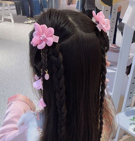 Hanfu Hair Accessories, Hanfu Accessories, Hanfu Hair, Hanfu Hairstyles, New Year Hairstyle, Chinese Hair Accessories, Ouran Host Club, Haircut Inspo, Chinese Hairstyle