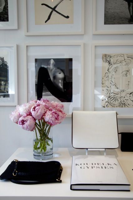 White frames picture wall of Paris, ballet and 50s Hollywood stars, pink peonies and black accents (Diptyque candle ?) so it doesn't look too sweet Etiquette Books, Ding Dong, Desk Space, Design Del Prodotto, Deco Floral, Favorite Kitchen, Office Inspiration, Home Office Design, Working Area