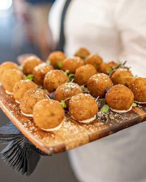 Sophisticated Finger Foods, Finger Food Elegant, Truffle Canape, Italian Amuse Bouche, Truffle Appetizers, Wedding Canapes Ideas, Arancini Appetizer, Italian Canapes, Italian Wedding Food