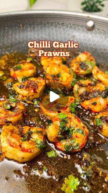 Cheese Prawn Recipe, Chilli Garlic Prawns Recipe, Prawn Recipes Indian, Grilled Prawns Recipe, Butter Garlic Prawns, Prawns Appetizers, Prawn Pizza, Prawn Starters, Chilli Garlic Prawns