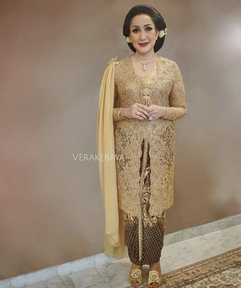 Vera Kebaya, Kebaya Simple, Indonesian Kebaya, Kebaya Lace, Kebaya Wedding, Kebaya Modern Dress, Modern Kebaya, Kebaya Brokat, Gamis Dress