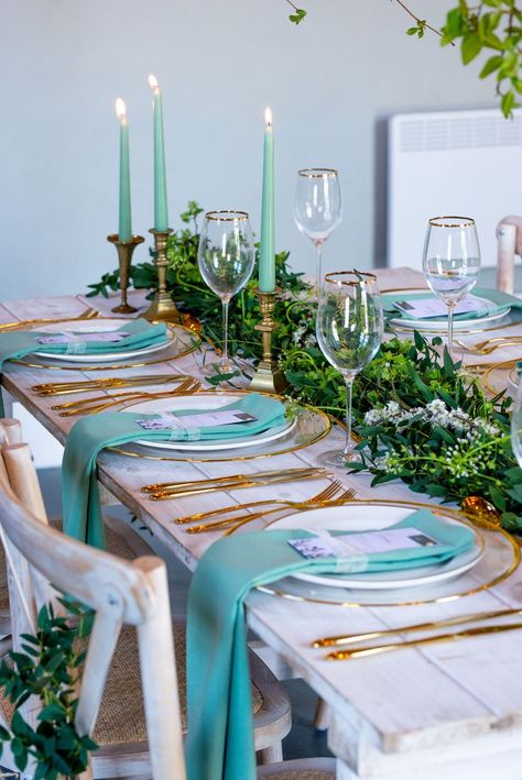 A natural seasonal greenery wedding tablescape designed and created by Hayloft Floral. Using all British foliage. Photography by Laura Downham Photography. Wedding Ideas Turquoise, Turquoise Wedding Ideas, Aqua Wedding Theme, Aqua Wedding Colors, Turquoise Wedding Theme, Wedding Table Layouts, Greenery Wedding Decor, Aqua Wedding, Tablescape Inspiration