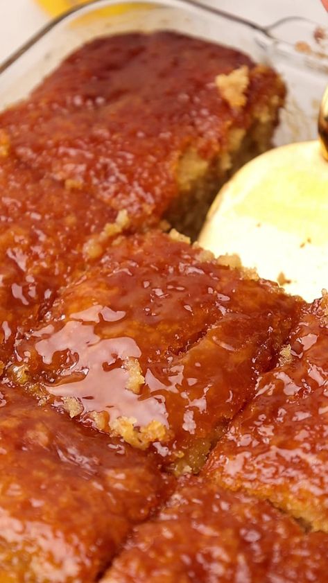 Sticky Lemon Pudding Sticky Lemon Pudding, Sticky Pudding, Egg Free Desserts, Lemon Pudding Cake, Lemon Sponge, Toffee Sauce, Easy Rice Recipes, Fruitcake Recipes, Lemon Pudding