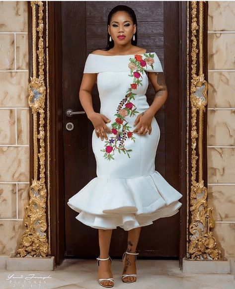 white floral embroidery gown for court wedding Court Wedding Dress In Nigeria, English Gown Styles, Court Wedding Dress, English Gown, Registry Wedding Dress, Materials Gown Style, Short Wedding Gowns, African Bridal Dress, Short Wedding Dresses