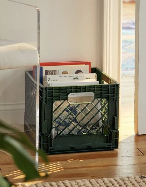 Milk Crate Bookshelf, Folding Storage Crate, Recycle Decor, Milk Crate Furniture, Milk Crate Storage, Hipster Cafe, Aesthetic Storage, Supreme Furniture, Future Mansion