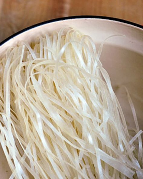 Cooking Basics: How to Cook Rice Noodles | Kitchn Thai Rice Noodle Recipes, Chinese Rice Noodles, Pad Thai Rice Noodles, Thai Rice Noodles, Salad Appetizer Cups, Noodle Salad Cold, Rice Noodle Recipes, Pad Thai Noodles, Wheat Noodles