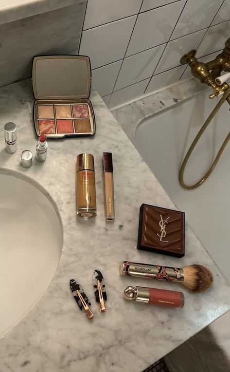 Yves Aesthetic, Expensive Makeup, Makeup Bag Essentials, Rare Beauty, Makeup Obsession, Luxury Makeup, Makeup Items, Love Makeup, Makeup Essentials