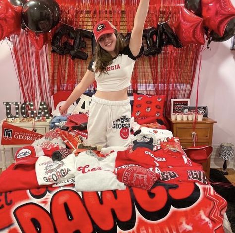 Uga Bed Party, Toga Party, College Acceptance, College Bedding, College Parties, College Board, College Football Teams, Dream College, University Of Georgia