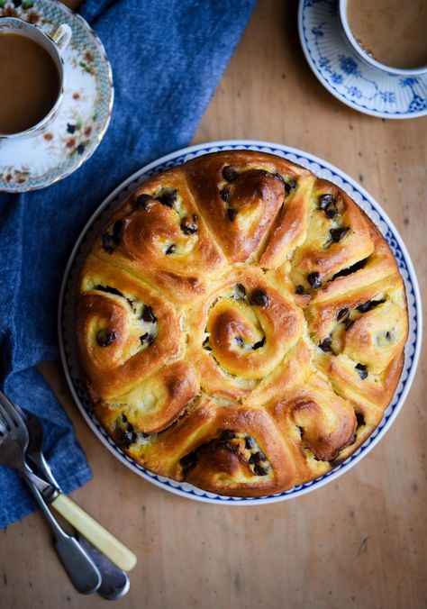 Chocolate Chip & Creme Patissiere Brioche | Patisserie Makes Perfect Brioche Sans Gluten, Brioche Nutella, Tear And Share Bread, Brioche Recipe, Bread And Butter Pudding, Chocolate Chip Recipes, Feeding A Crowd, Yummy Eats, Pastry Recipes