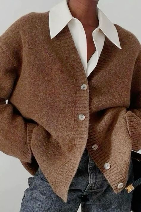 Brown Pullover Outfit, Simple Autumn Outfits, Brown Cardigan Outfit, Academic Style, Cardigan Outfits, Winter Trends, Mode Inspo, 가을 패션, Autumn Outfit