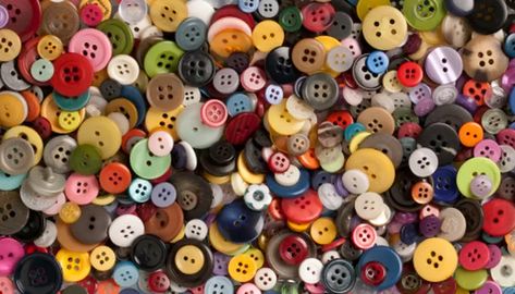 How to Identify a Bakelite Button Vintage Buttons Antiques, Vintage Buttons Crafts, Buttons Crafts Diy, Bakelite Buttons, Button Collecting, Button Ornaments, Buttons Crafts, Button Ideas, Buttons For Sale