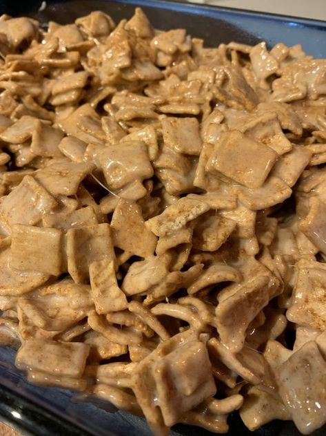 Easy Crockpot Recipes | If you like rice crispy treats, try them with Cinnamon Toast Crunch cereal | Facebook Southern Beans, Beans With Smoked Turkey, Smoked Turkey Necks, Cinnamon Toast Crunch Cereal, Mini Pineapple Upside Down Cakes, Rice Treats, Cinnamon Cereal, Recipes On A Budget, Krispie Treats Recipe