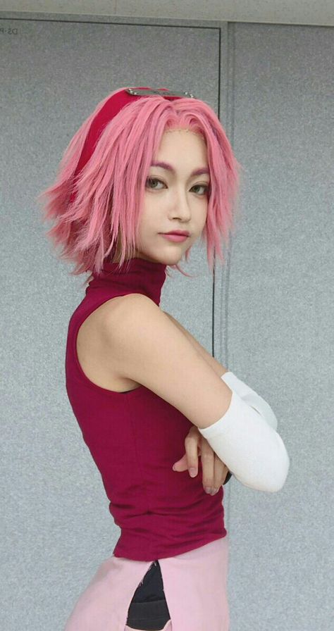 Sakura |#Naruto | #Cosplay Cosplay Sakura, Funny Crafts, Sakura Haruno Cosplay, Sakura Naruto, Sasuke Cosplay, Costumes Funny, Naruto Sakura, Sakura Cosplay, Pelo Anime