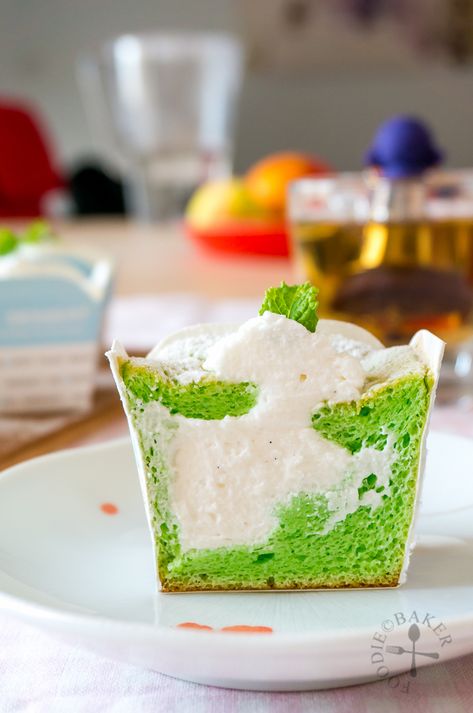 Pandan Hokkaido Chiffon Cupcakes Asian Cupcakes, Pandan Cupcakes Recipe, Pandan Cupcakes, Japanese Fruit Sandwich Recipe, Hokkaido Cake, Hokkaido Cupcake, Chiffon Cupcakes, Food Thoughts, Pandan Cake