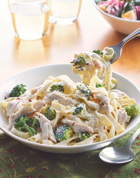 Turkey & Broccoli Fettucine Alfredo | It's the day after Thanksgiving and you’re faced with the usual dilemma — what to do with all of the leftover turkey? No worries. This recipe will turn the remains into something so different you’ll be hard-pressed to call them leftovers at all. If you like fettuccine Alfredo, you’ll love this version made with broccoli and turkey. #thanksgiving #thankgivingrecipes #thanksgivingleftovers #recipes #cuisineathome #food #recipe Turkey Fettuccine Alfredo, Turkey Alfredo Pasta, Ground Turkey Alfredo, Turkey Alfredo, Fettuccine Alfredo Sauce, Turkey Broccoli, Alfredo Recipes, Braised Chicken Breast, Turkey Pasta