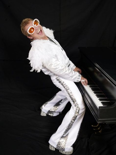 1970s Elton John, Elton John 1970s Fashion, Elton John 70s Style, Elton John Iconic Outfits, Elton John Fashion Inspiration, Elton John White Outfit, Elton John Outfits 70s, Iconic Elton John Outfits, Elton John Outfits Concert