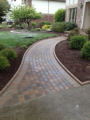 curved pathway to house Sidewalk Landscaping, Front Yard Walkway, Cheap Landscaping Ideas, Walkway Landscaping, Walkway Design, Brick Walkway, Pathway Landscaping, Paver Walkway, Traditional Landscape