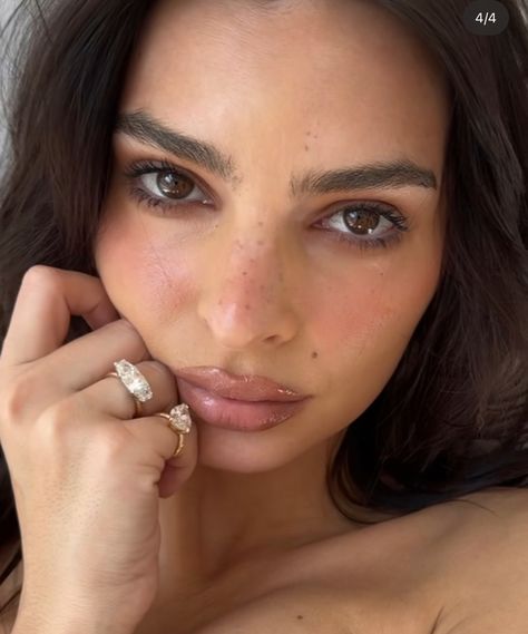 Emily Ratajkowski Makeup, Emily Ratawosky, Emrata Style, Mekap Mata, 20 Makeup, Brown Trench Coat, Beauty Vibes, Barbie Makeup, Night Beauty