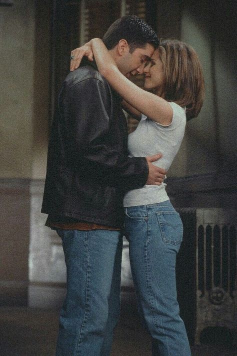 Friends Ross And Rachel, Rachel Friends, Friends Best Moments, Best Tv Couples, Friends Scenes, Ross And Rachel, Friends (tv Series), Tv Show Couples, Jenifer Aniston