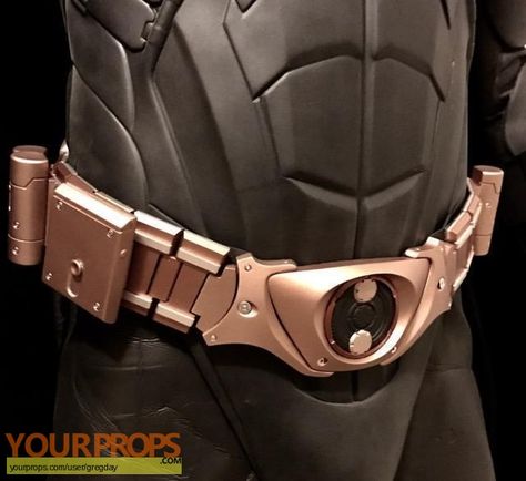 Batman Begins Utility Belt Utility Belt Concept Art, Batman Belt Diy, Batman Equipment, Batman Tactical Suit, Batman Utility Belt, Batman Neck Armor, Batman Belt, Science Equipment, Jason Todd Batman