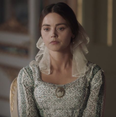 Monarchy Aesthetic, Jenna Coleman Victoria, Queen Victoria Tv Show, Victoria Tv Show, Albino Model, Victoria 2016, Regency Dresses, Victoria Series, Royalty Aesthetic