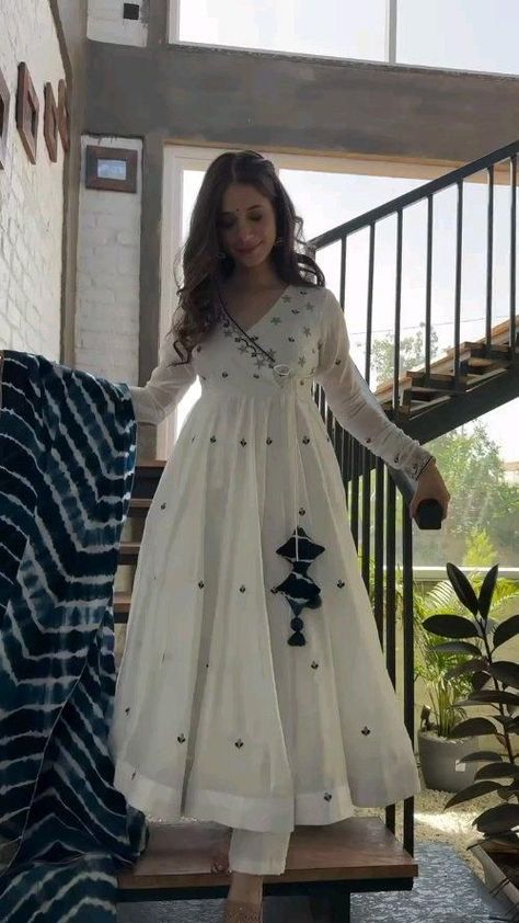 Fashion Designer Dresses, Simple Frock Design, Stylish Kurtis Design, Long Frock Designs, Trendy Outfits Indian, Alaska Fashion, Long Gown Design, Simple Frocks, Anarkali Dress Pattern