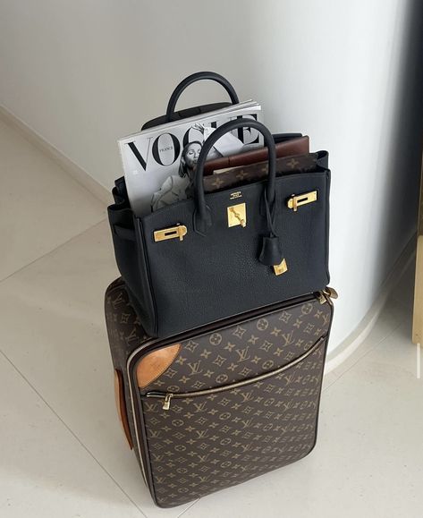 Venus Leo, Elite Aesthetic, Luxury Travel Bag, Shopping Aesthetic, Fashion Still Life, Airport Fits, Essentials Aesthetic, Anna Nicole Smith, Lux Life