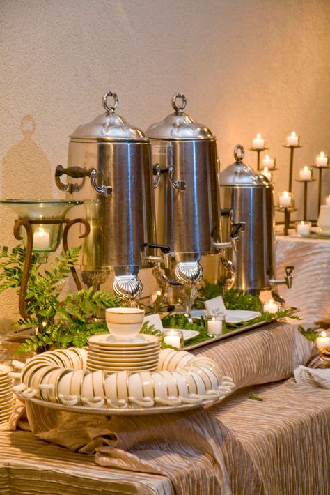 Ideas Para Catering, Coffee Bar Wedding, Buffet Set Up, Tea Station, Catering Display, Buffet Set, Coffee Wedding, Wedding Buffet, Food Stations