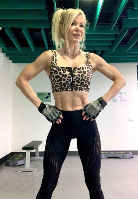 Superfit grandma, 63, shares age-defying holiday fitness, diet tips Cameron Diaz Workout, Male Attention, Holiday Fitness, Model Diet, Holiday Workout, Figure Competitor, Hot Fitness, Look Older, Weekly Workout