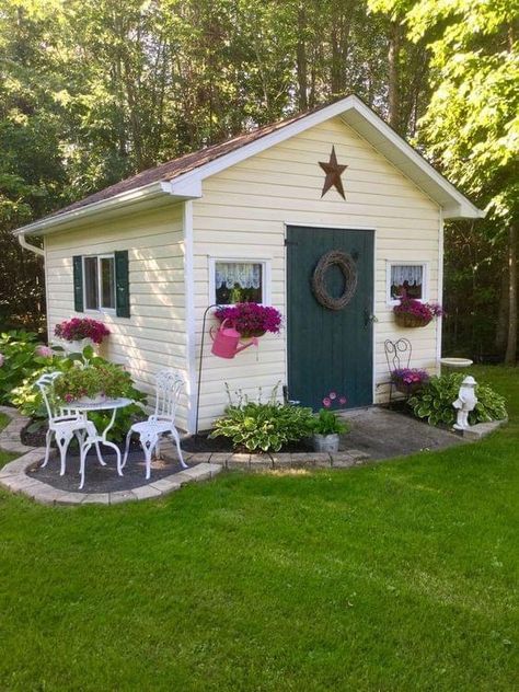 Shed Exterior Ideas, White Shed, Balcon Mic, Shed Landscaping, Shed Decor, Backyard Sheds, Outdoor Sheds, She Sheds, Garden Yard Ideas