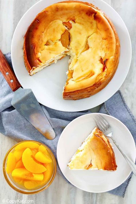 Peaches And Cream Cheesecake, Peach Cheesecake, The Best Cheesecake, Olive Garden Recipes, Cream Cheesecake, Cake Base, Peach Desserts, Peach Cake, Best Cheesecake