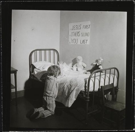 Girl praying in an orphanage, New York City, 1947 Orphanage Ideas, Stanley Kubrick Photography, Kubrick Photography, Girl Praying, Foto Baby, Stanley Kubrick, Christian Music, Vintage Photographs, Vintage Photography