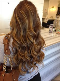 Caramel Brown Hair Color, Caramel Hair Highlights, Balyage Hair, Caramel Brown Hair, Hair Color For Fair Skin, Brown Hair With Caramel Highlights, Rambut Brunette, Honey Hair Color, Hair Color Caramel