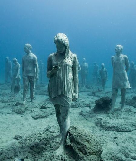 Museo Atlantic underwater museum off the south east coast of Lanzarote, Spain by Jason deCaires Taylor Crossing The Rubicon, Jason Decaires Taylor, Underwater Ruins, Underwater Sculpture, Street Art News, Sunken City, Underwater Art, Underwater Photography, In The Ocean