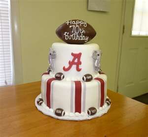 Roll Tide.....I will have to do a cake like this for sure!  LOVE IT!! Alabama Birthday Cakes, Alabama Cake, Alabama Cakes, Football Birthday Cake, Alabama Football Roll Tide, Sport Cakes, Football Cake, Birthday Cake Ideas, Football Birthday