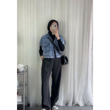 151124 | SP

TGH - cassandra jacket rompi oversize.
dengan bahan jeans TEBAL lembut & nyaman untuk di pakai. 
Di cutting dengan pola khusus OVERSIZE dijamin bikin anda memakai jaket rompi ini keliatan keren & fashionable. 
Teoat 2 kantong depan hidup seperti di foto produk.

Ready 4 varian. 
snow acid - snow blue - snow abu - dark.

size jaket. 
LD: 120cm
panjang jaket 52cm -54CM.

*toleransi dikarenakan efek cahaya foto. 
*produk tidak bisa tuker apabila sudah dikirim sesuai pesanan pembeli.
*pesanan yang sudah ke packing tidak bisa di batalkan.

NOTE UNTUK PEMBELI. 
 
-Apabila barang yang diterima tidak sesuai, dan ingin mengajukan komplain WAJIB memberikan UNBOXING paket yg telah diterima (NO PAUSE & FULL ) 

❗REAL PICT❗

happy shopping sista🙂

#jaketoversize#jaketdenim#jaketwanita#vin