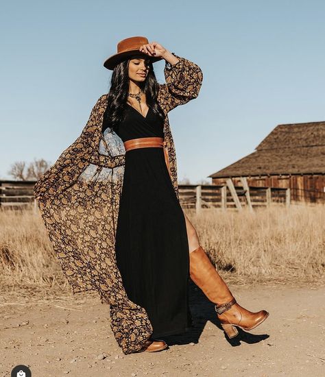 Dressy Cowgirl Style Outfits, Country Outfits Women, Cowgirl Style Outfits, Country Style Outfits, Looks Country, Nashville Outfits, Western Style Outfits, Rodeo Outfits, Estilo Hippie