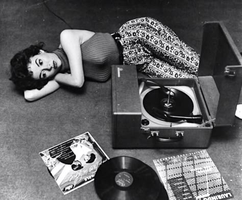 Rita Moreno listening to records, c. 1950s. Billy Holiday, Vinyl Record Room, Rita Moreno, Lp Cover, Rock N’roll, Vinyl Music, Bossa Nova, Record Players, Vintage Records