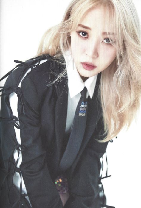 moonbyul archives scans on X: "starlit of muse - photobook, 2024 https://t.co/VhdvQOTRmd — #문별 #MOONBYUL https://t.co/FxAqPdKWDd" / X Moon Byul Mamamoo, Mamamoo Moonbyul, Kpop Idol, Photo Book, Fashion Beauty, Blonde, Beauty