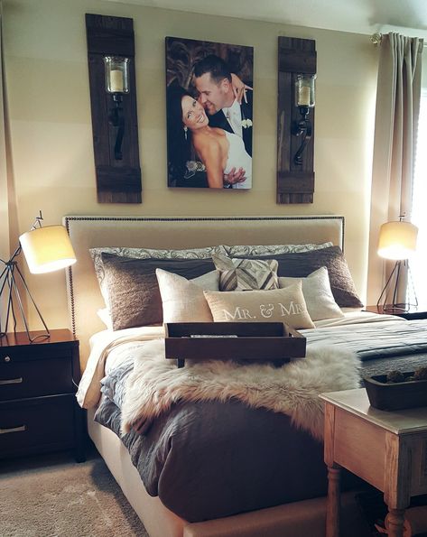 Husband Wife Room Ideas, Room Ideas Husband And Wife, Small Couples Bedrooms, Room Ideas For Husband And Wife, His And Her Bedroom Ideas Couple Decor, Apartment Ideas Couples, Married Couple Bedroom Decor Ideas, Married Couple Bedroom Design, Husband And Wife Room Ideas Master Bedrooms