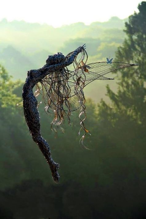 Robin Wight, Sculptures Sur Fil, Fantasy Wire, Wire Art Sculpture, Fairies Dancing, Garden Art Sculptures, Wire Sculpture, Fairy Art, Tree Branch