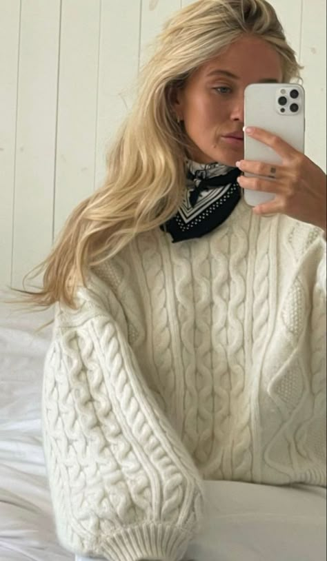 Norwegian Winter Outfit, Norwegian Sweater Outfit, Chique Outfit, Look Adidas, Estilo Indie, Skandinavian Fashion, Looks Street Style, Fall 24, Outfit Trends