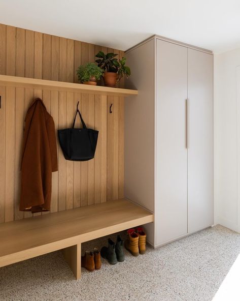 32 Mudroom Ideas - Enhance Your Home with Practical and Stylish Designs - placeideal.com Vstupná Hala, Mudroom Remodel, Entry Closet, Mud Room Entry, Mudroom Entryway, Mudroom Decor, Home Hall Design, Mudroom Design, Mud Room Storage