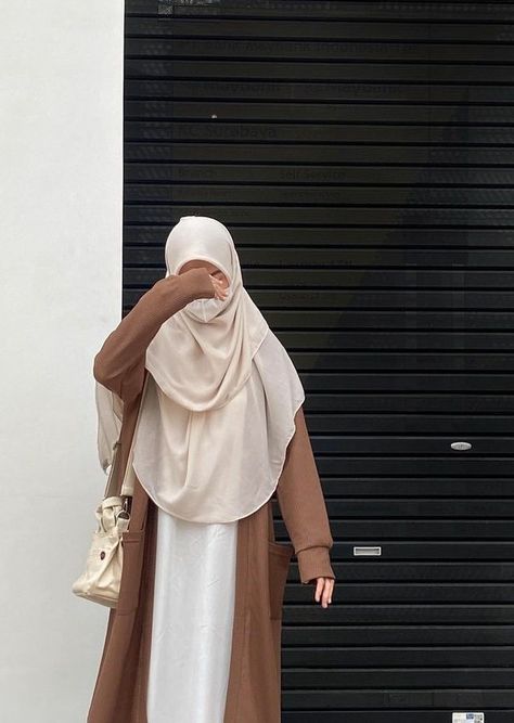 Muslimah Outfit Syari, Cute Outfits Hijab, Dinner Outfits Casual, Outfit Hijab Simple, Muslimah Fashion Casual, Hijab Simple, Moslem Fashion, Muslimah Outfit, Outfits Hijab