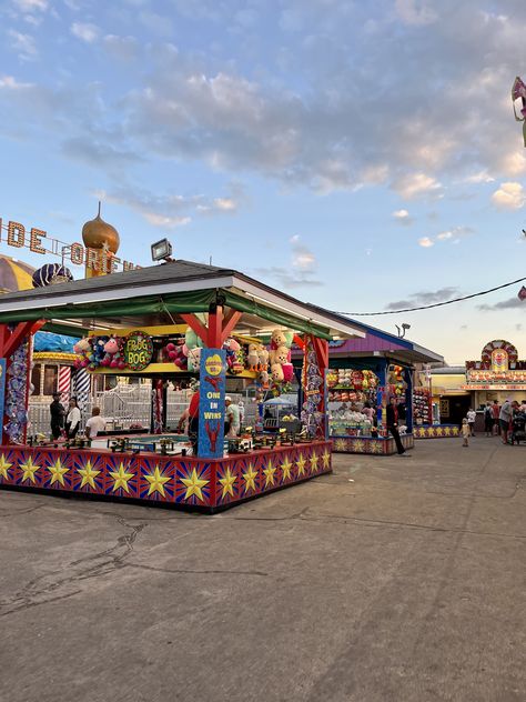 Old Orchard Beach, Maine, United States #oldorchard #oldorchardbeach #beach #maine #sunset #manege #feteforaine #photography #art Maine Vibes, Maine Aesthetic, Old Orchard Beach Maine, Maine Trip, Granddaughter Aesthetic, Maine Beaches, Southern Maine, Cute Coffee Shop, Old Orchard Beach