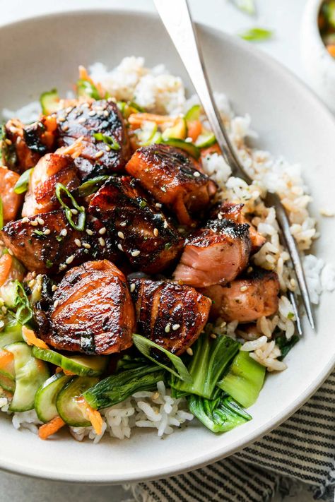 Cubed Salmon, Soy Glaze, Rice Bowl Recipe, Salmon Rice Bowl, Salmon Rice, Rice Bowls Recipes, Teriyaki Salmon, Salmon And Rice, Seared Salmon