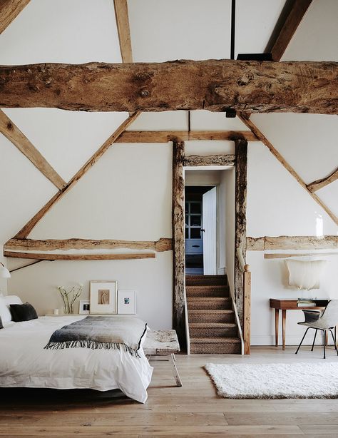 Traditional Bedroom Design, Dream Country, Rustic Home Interiors, House And Garden, Rustic Home Design, Country Bedroom, Traditional Bedroom, Modern Rustic Interiors, Wood Beams