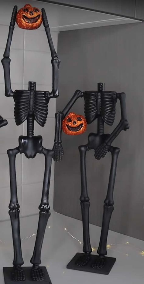 15 DIY Dollar Tree Halloween Decorations {EASY} Dollar Store Halloween DIY Crafts Tree Halloween Decorations, Halloween Decorations Easy, Homemade Halloween Crafts, Adams Family Halloween, Dollar Store Halloween Diy, Halloween Candles Diy, Dollar Tree Halloween Decor, Office Halloween Decorations, Scary Halloween Decorations Diy