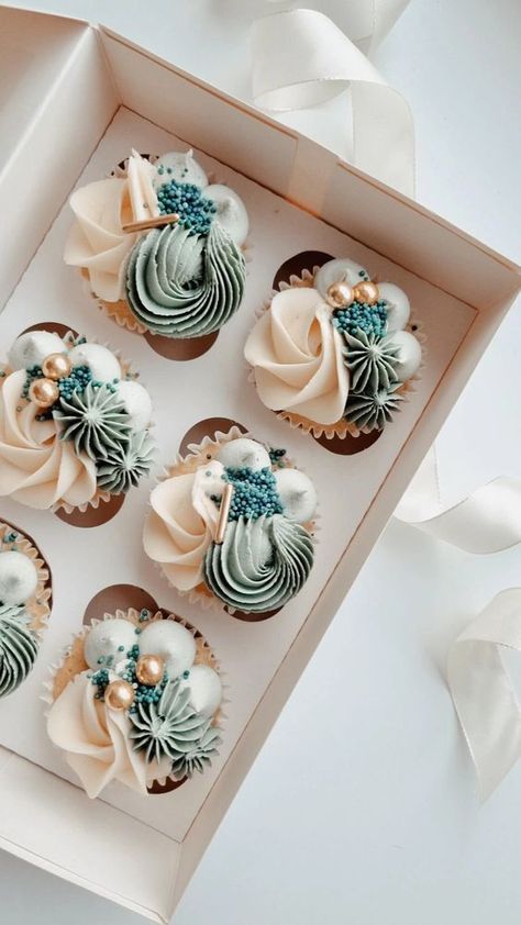 Boho Wedding Cupcakes Ideas, Vintage Cupcakes Ideas, Eucalyptus Cupcakes, Wedding Cupcakes Ideas Elegant, Birthday Cupcakes Aesthetic, Neutral Cupcakes, Elegant Cupcake Designs, Glam Cupcakes, Chic Cupcakes